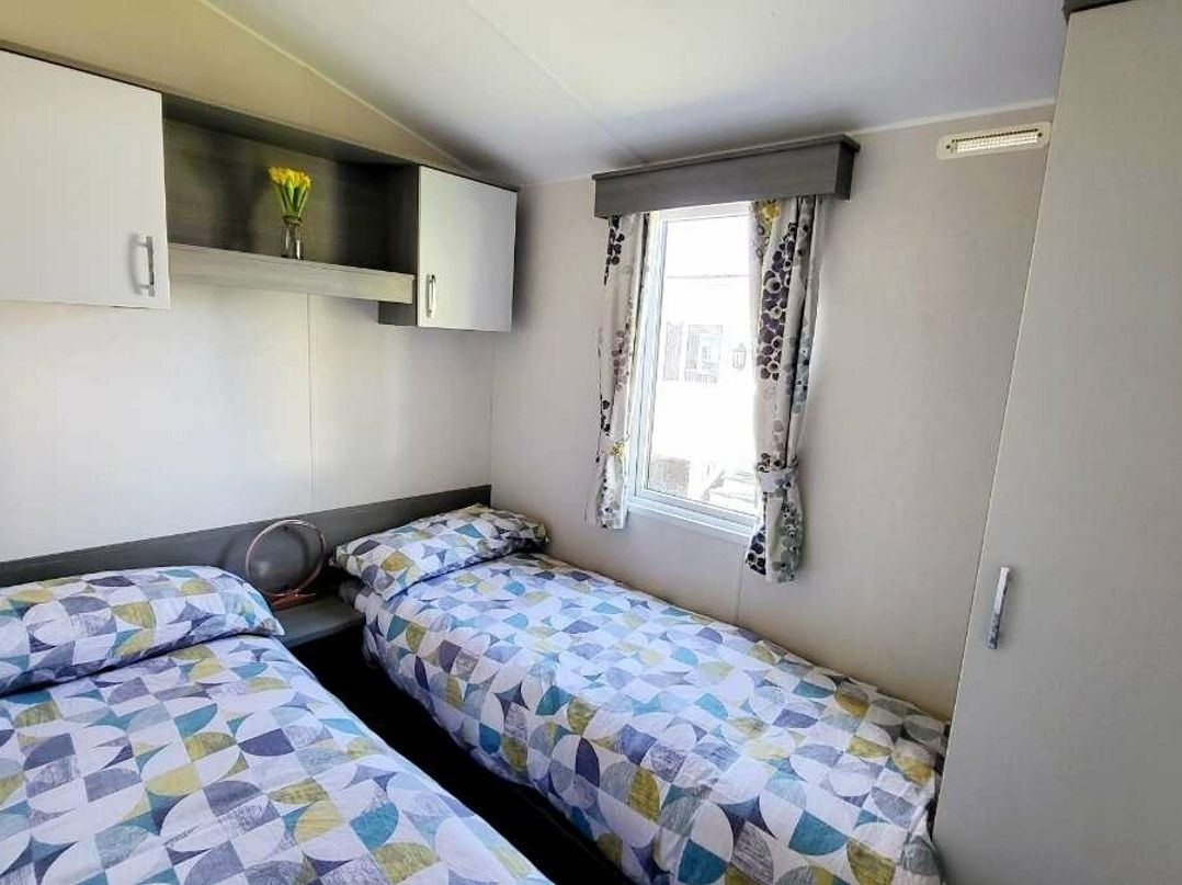 Golden Sands - Holiday Accommodation 15363