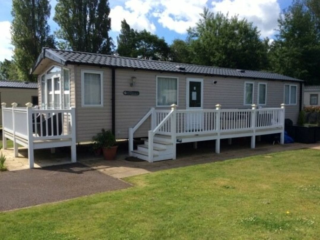 Hopton Holiday Village - Holiday Accommodation 1593