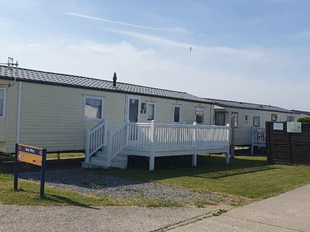 Hayling Island Holiday Park - Meadow Bay Villages - Holiday Accommodation 17230