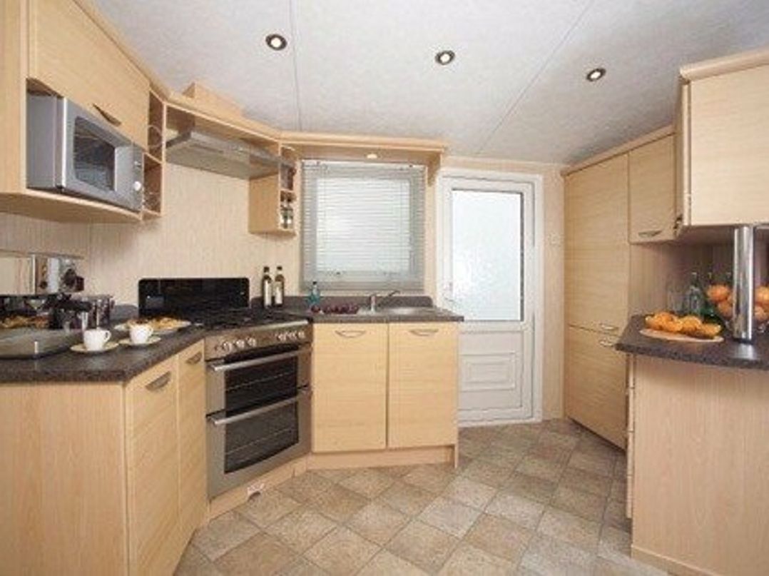 Hopton Holiday Village - Holiday Accommodation 1998