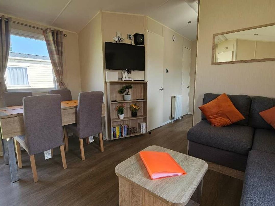 Broadland Sands - Holiday Accommodation 21136