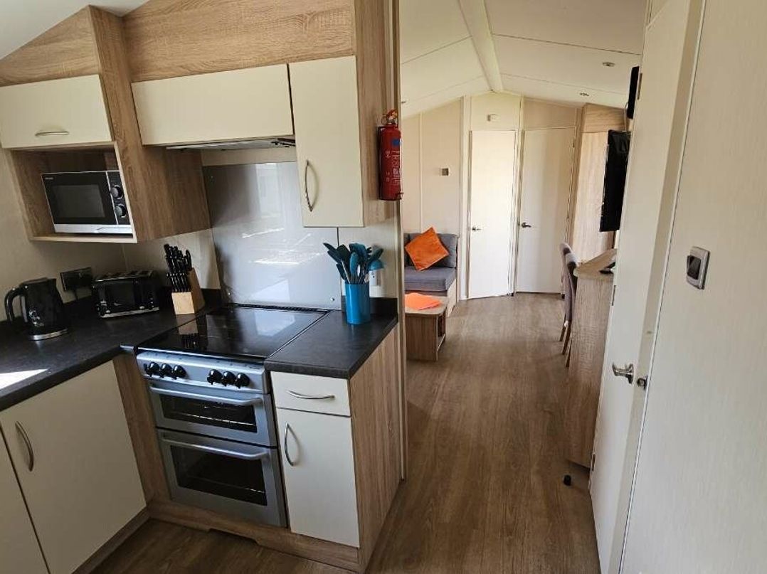 Broadland Sands - Holiday Accommodation 21136