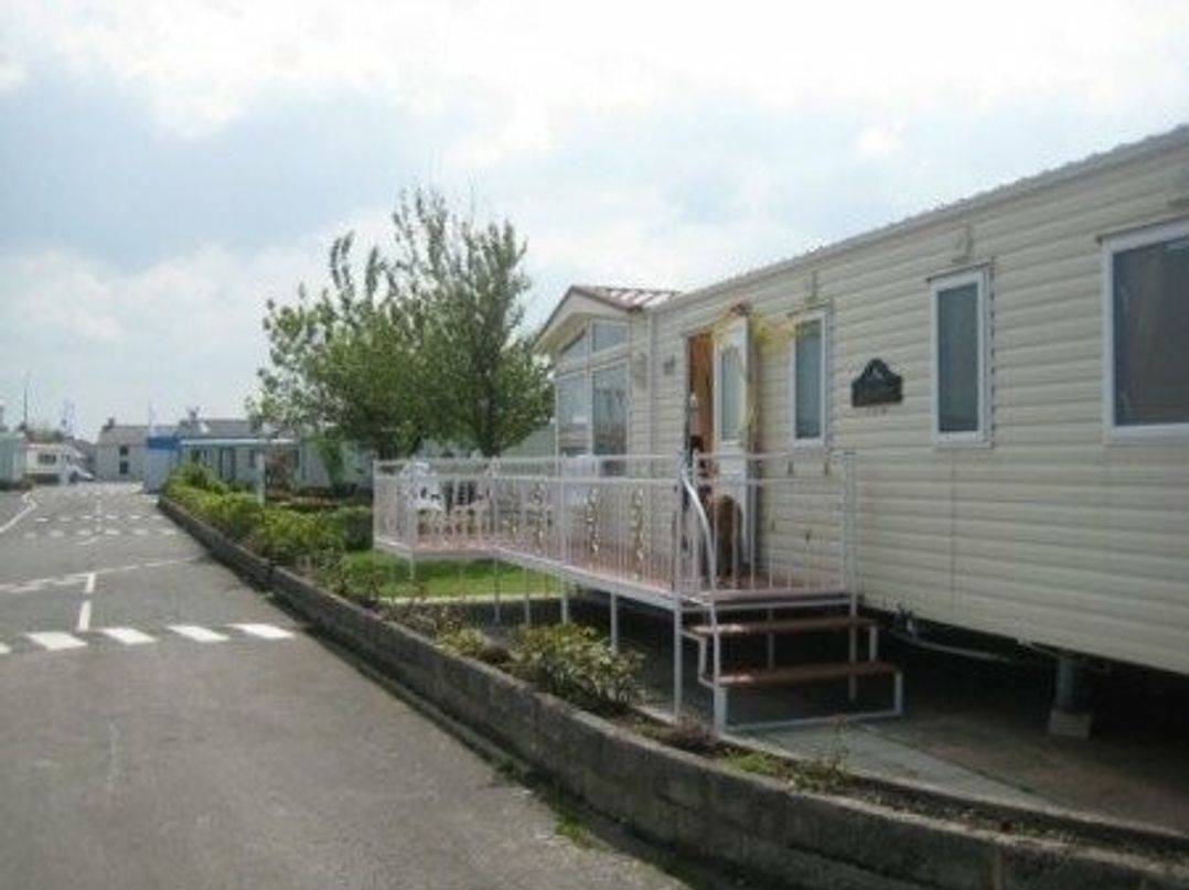 Golden Gate Holiday Centre - Holiday Accommodation 2141