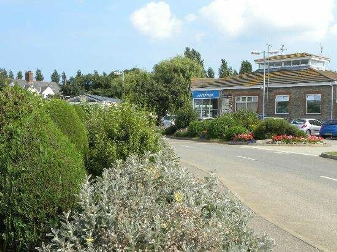 Manor Park Holiday Village - Holiday Accommodation 22314