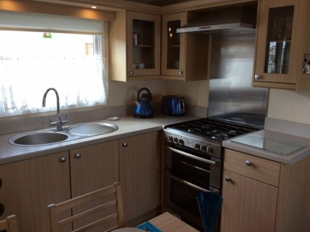 Golden Gate Holiday Centre - Holiday Accommodation 2837