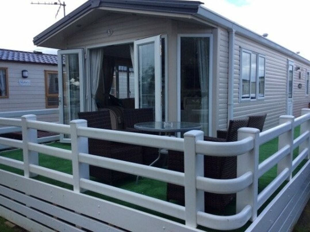 Golden Gate Holiday Centre - Holiday Accommodation 2837