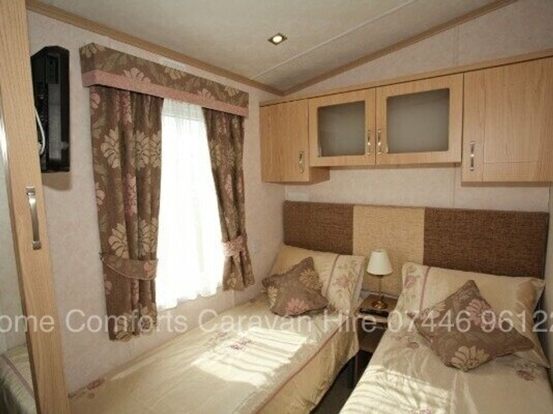 Golden Gate Holiday Centre - Holiday Accommodation 3145