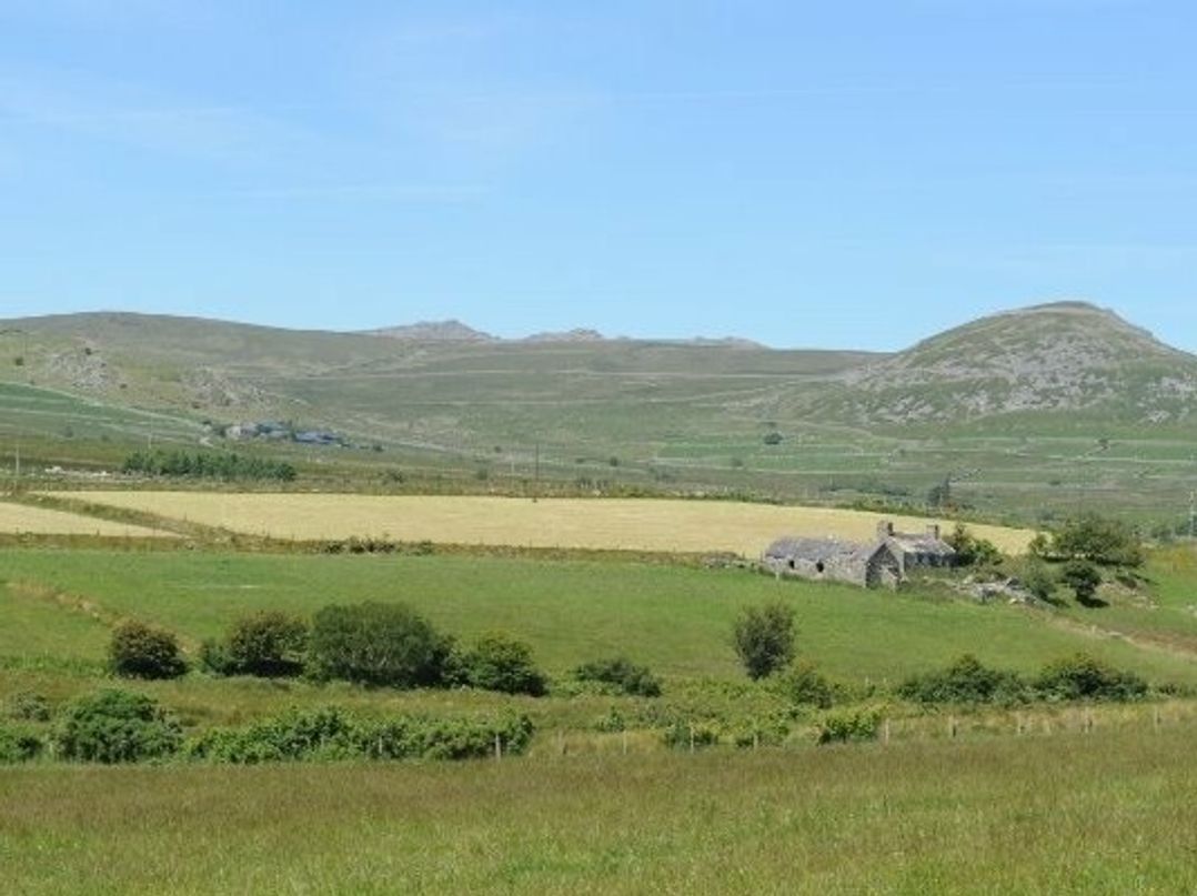 Cefn Caer Ferch (private land) - Holiday Accommodation 3251