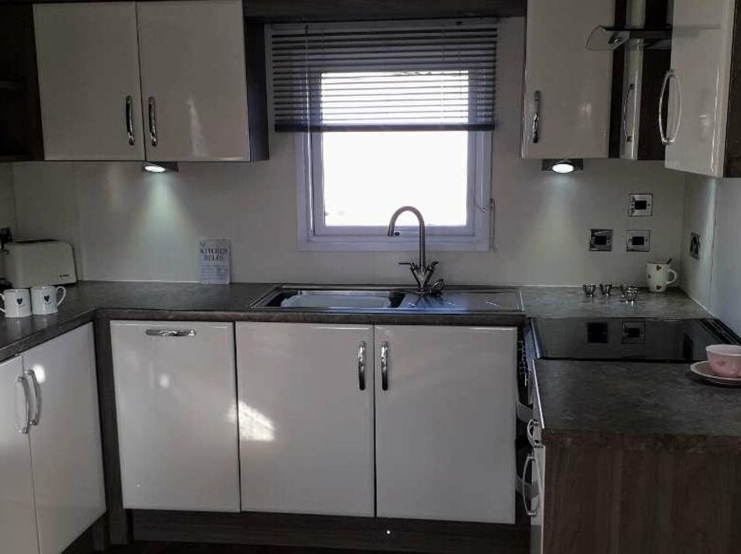 Lido Beach Holiday Park - Holiday Accommodation 4111