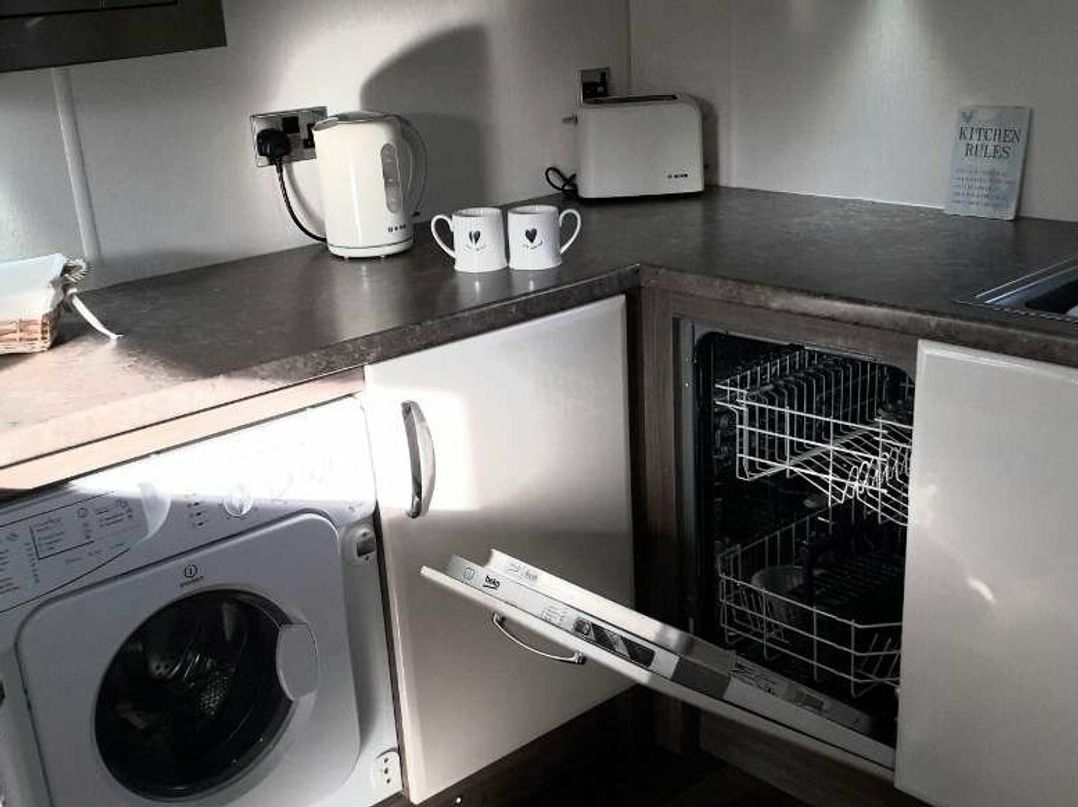 Lido Beach Holiday Park - Holiday Accommodation 4111