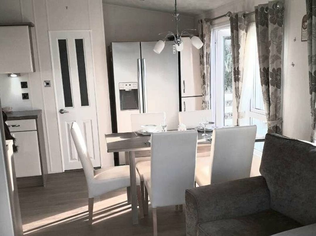 Lido Beach Holiday Park - Holiday Accommodation 4111