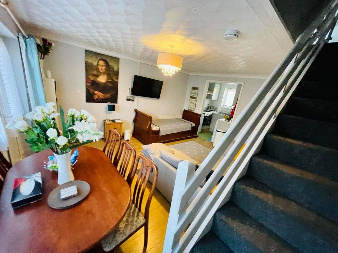 Pet-friendly villa with pool and sea views