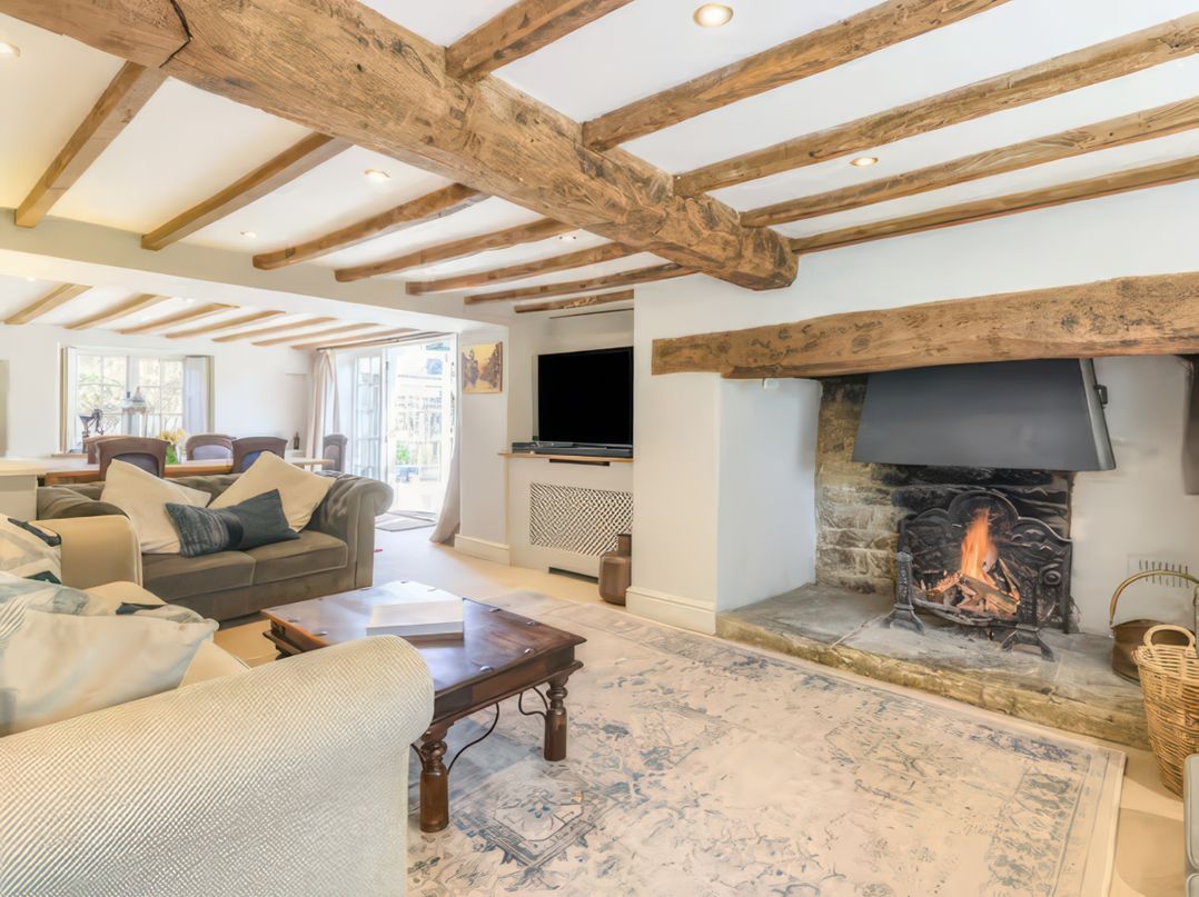 Cotswolds - Garden - Bbq - Parking - Sleeps 6