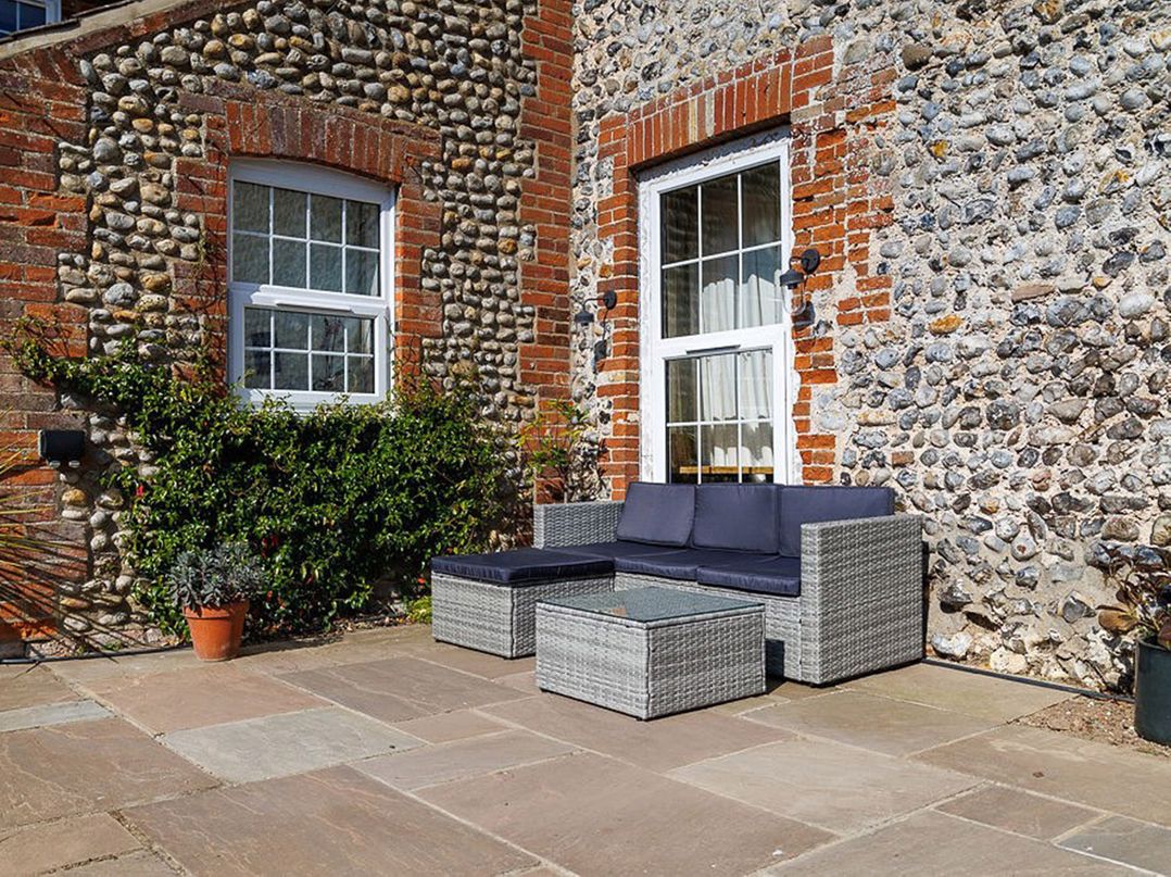 North Norfolk Garden Retreat with Private Hot Tub