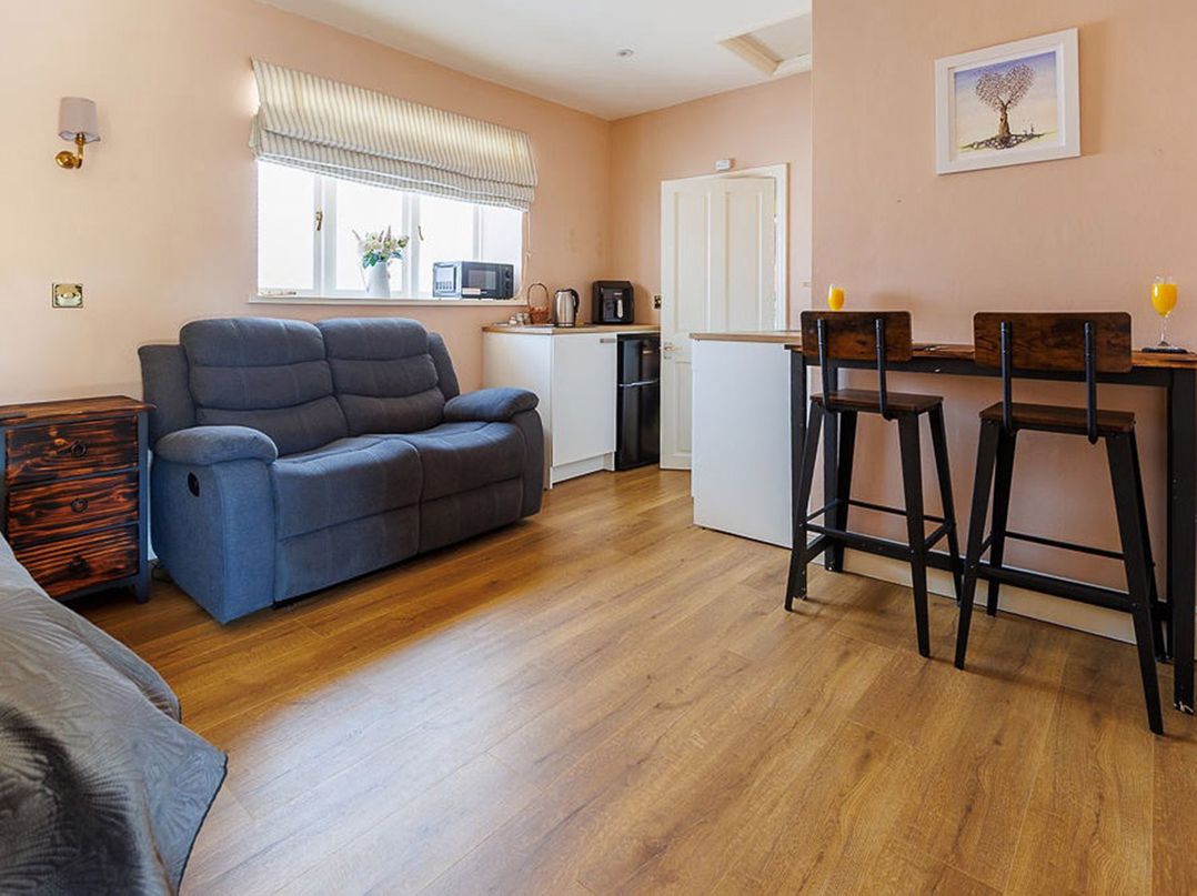 North Norfolk Garden Retreat with Private Hot Tub