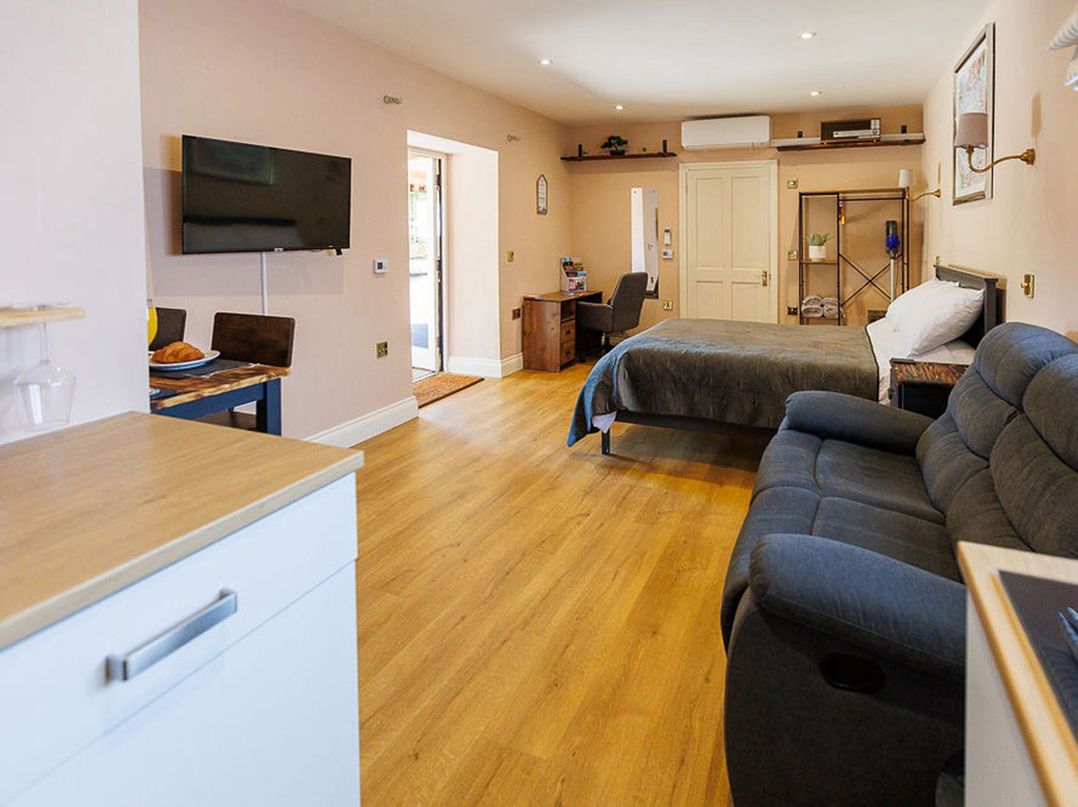 North Norfolk Garden Retreat with Private Hot Tub