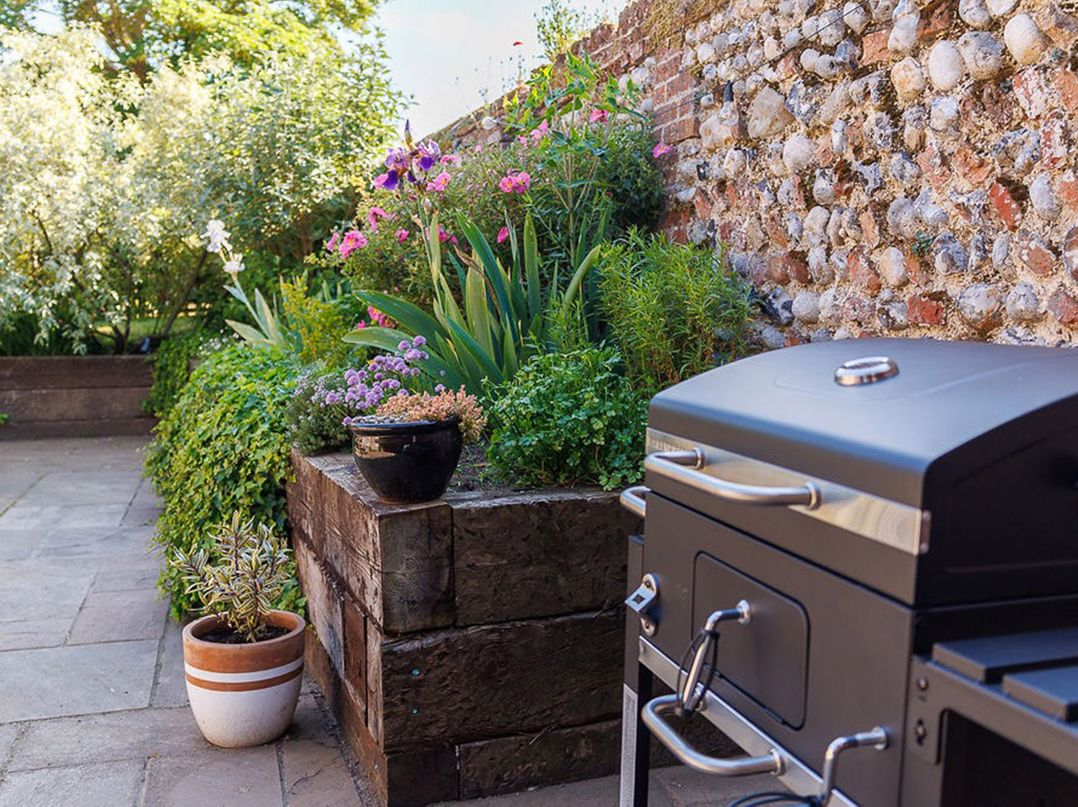 North Norfolk Garden Retreat with Private Hot Tub