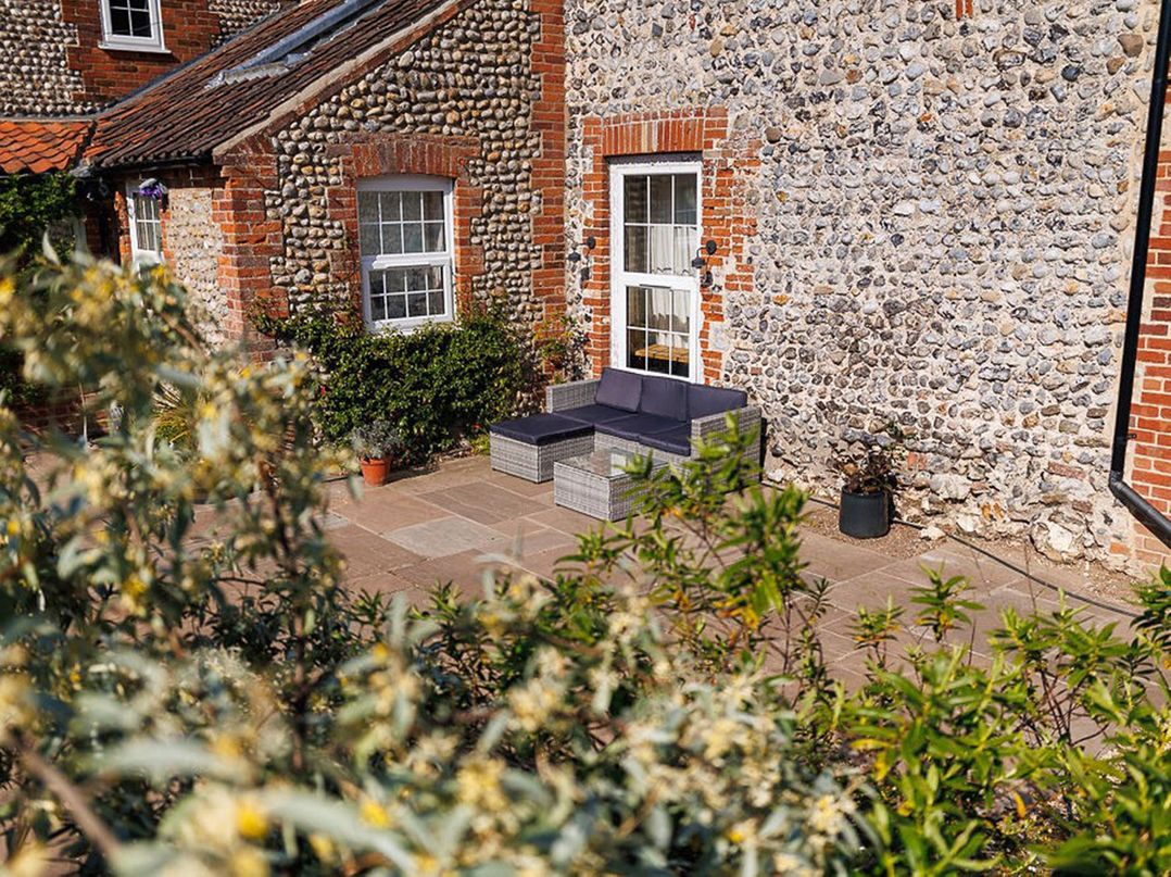 North Norfolk Garden Retreat with Private Hot Tub