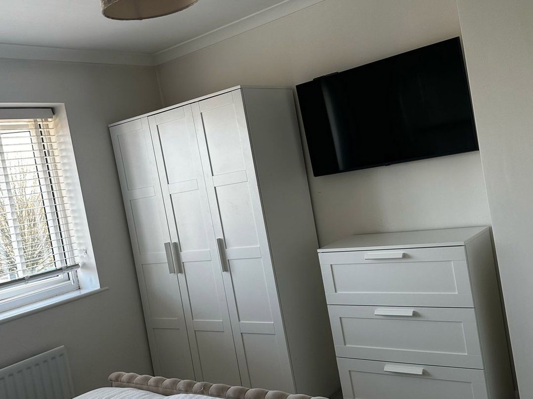 3 Bed Sleeps 5 Garden Parking Pets