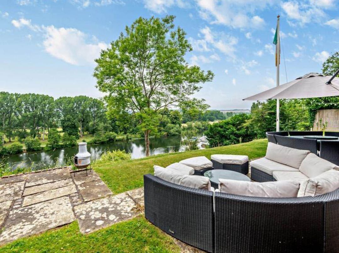 Luxurious 5 Bedroom House in Cookham near  Marlow