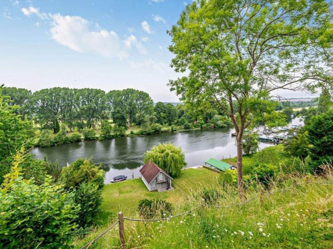 Luxurious 5 Bedroom House in Cookham near  Marlow