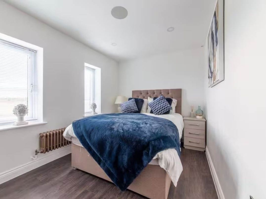 A bedroom with a bed pillows and blanket at Hot tub BBQ Garden Parking Sleeps 8 in Worcester