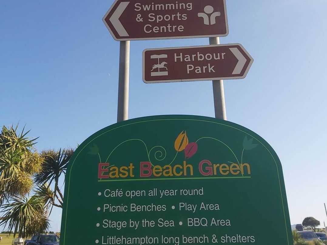 Seafront Apartment Private Garden Free Parking