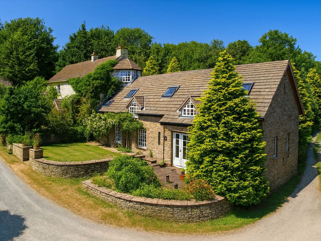 The Hills Farmhouse 6 Bed Sleeps 11 Pets