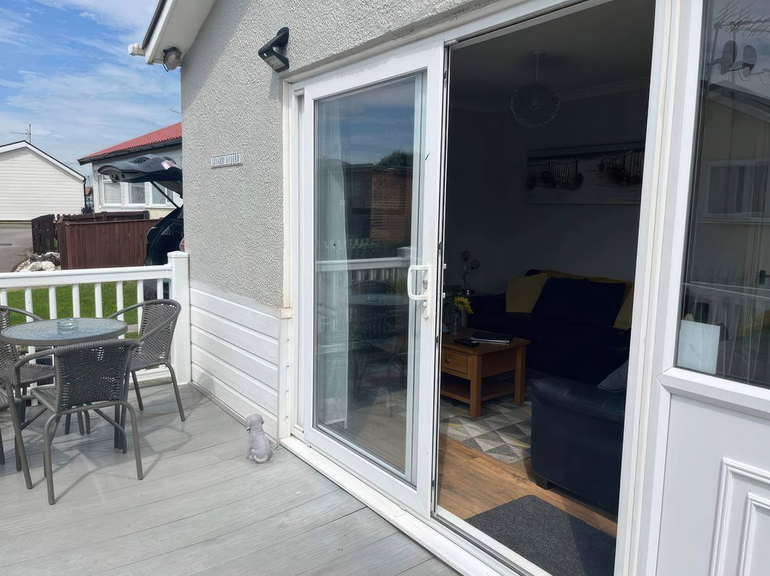Seaside Escape 2Br Sleeps4 Parking PetsOK Fireplace