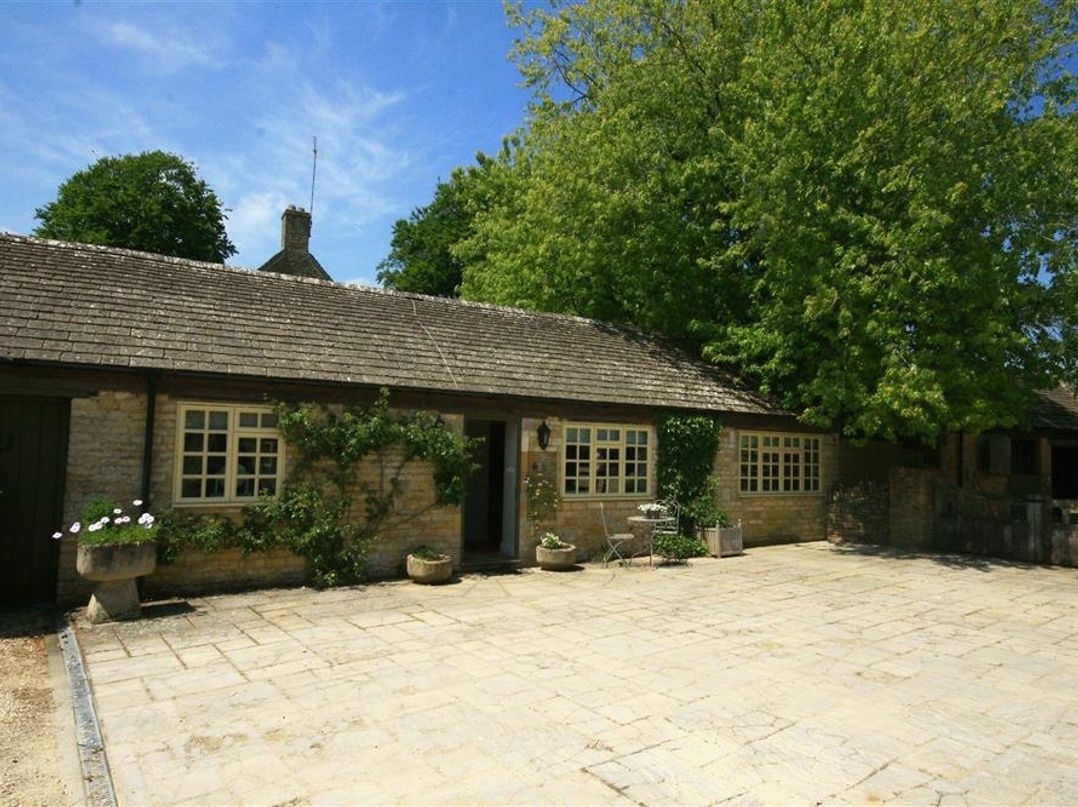 Holiday cottages, BourtonontheWater, the Cotswolds