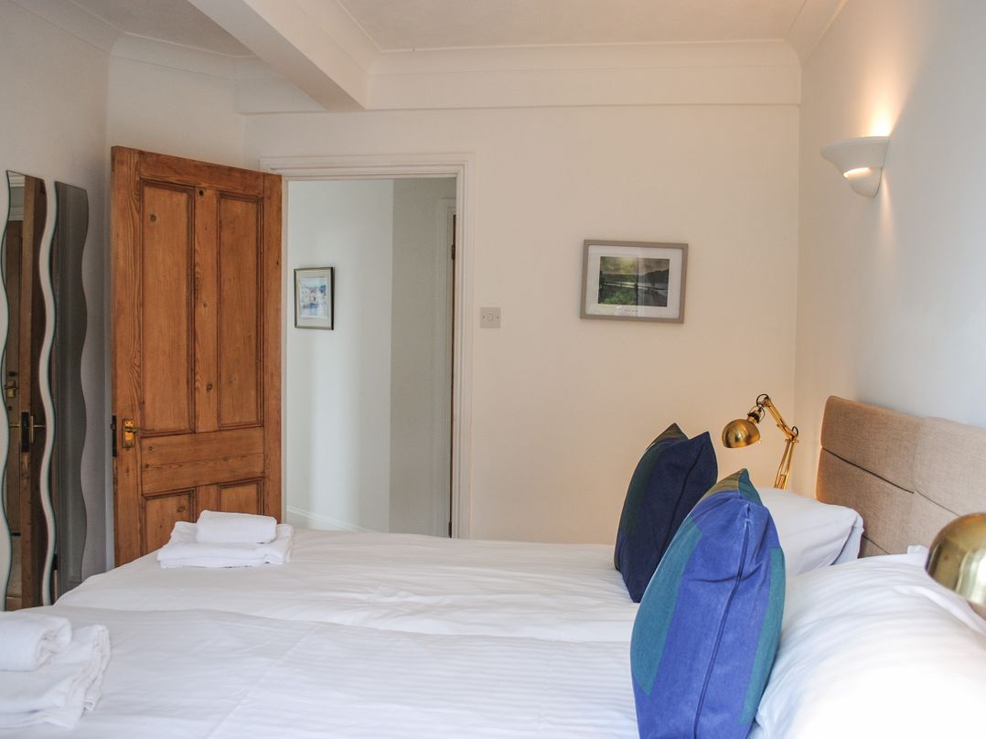 3 Melbury