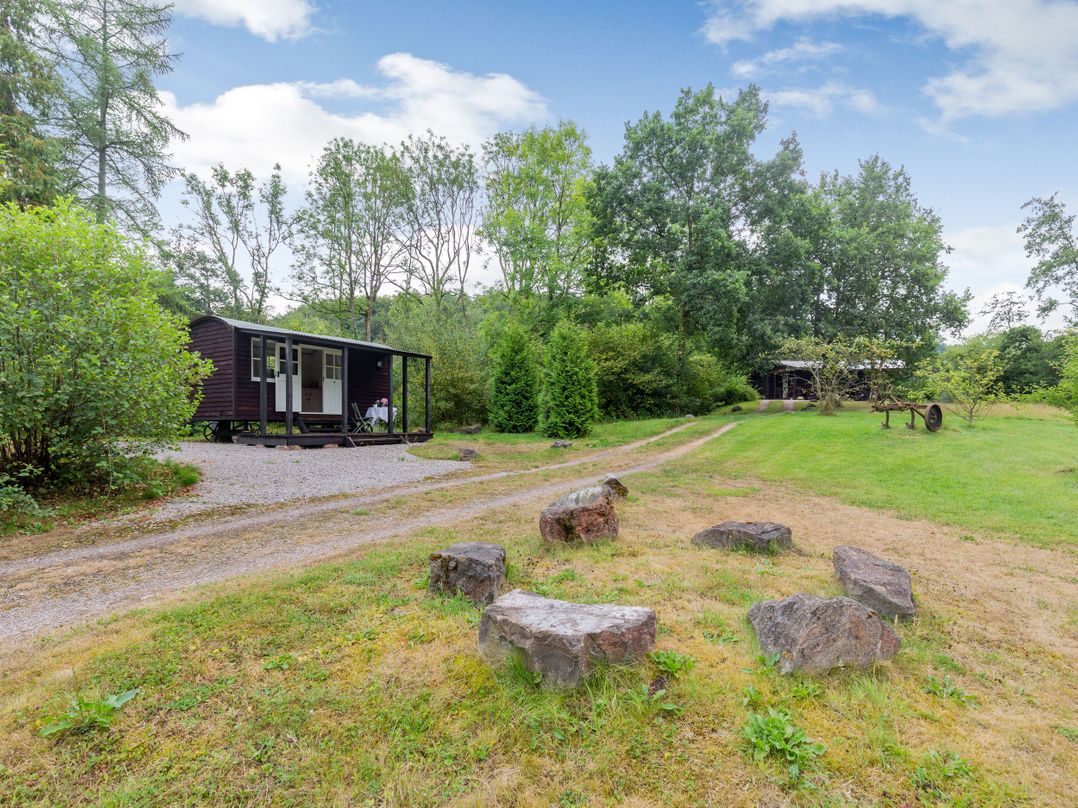 Shepherd’s Hut in Sheldon, Devon | Cottages & Lodges