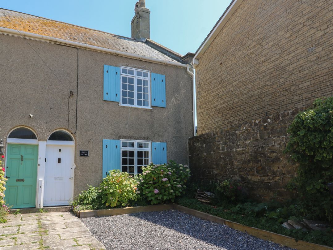 Brock Cottage, West Bay - Sleeps 6 guests