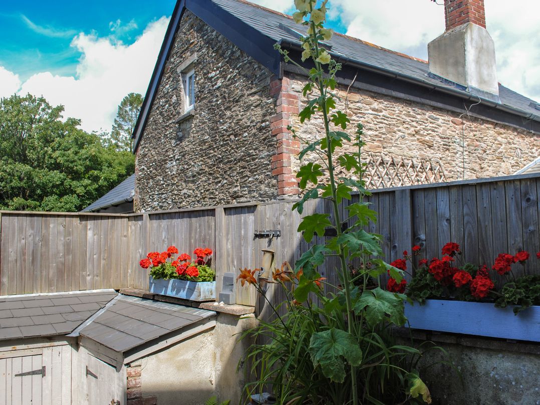 2 Court Cottages