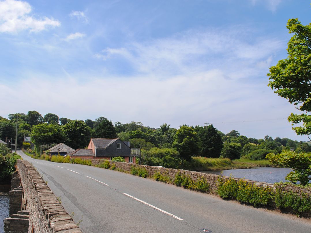 2 Court Cottages