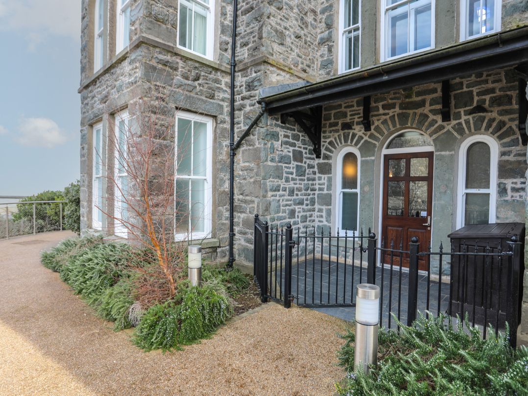 Harlech Apartments - Gwern