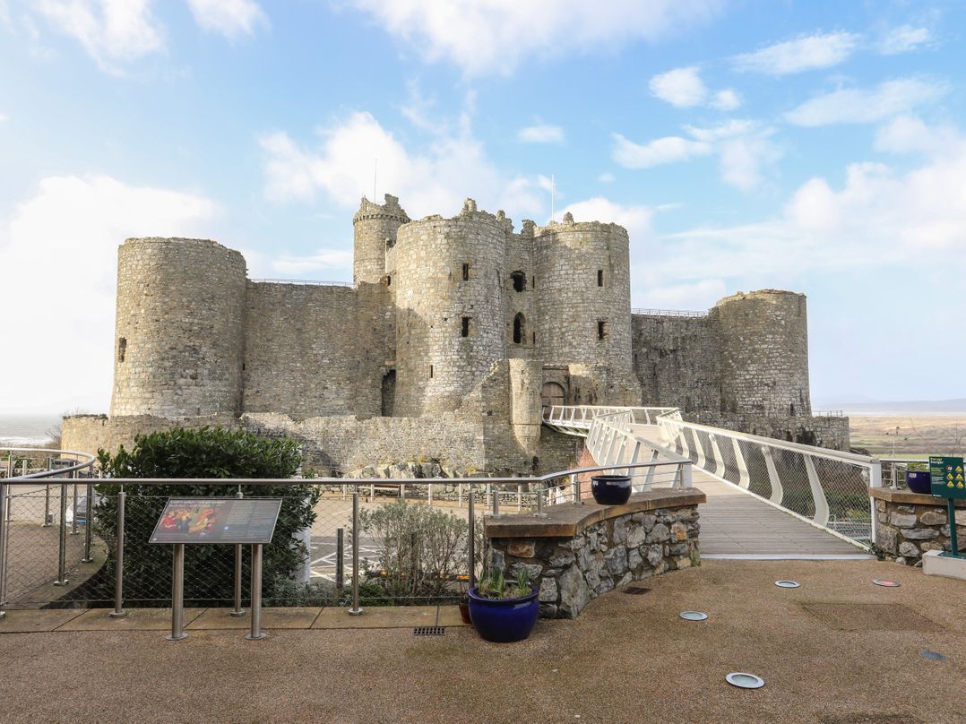 Harlech Apartments - Matholwch