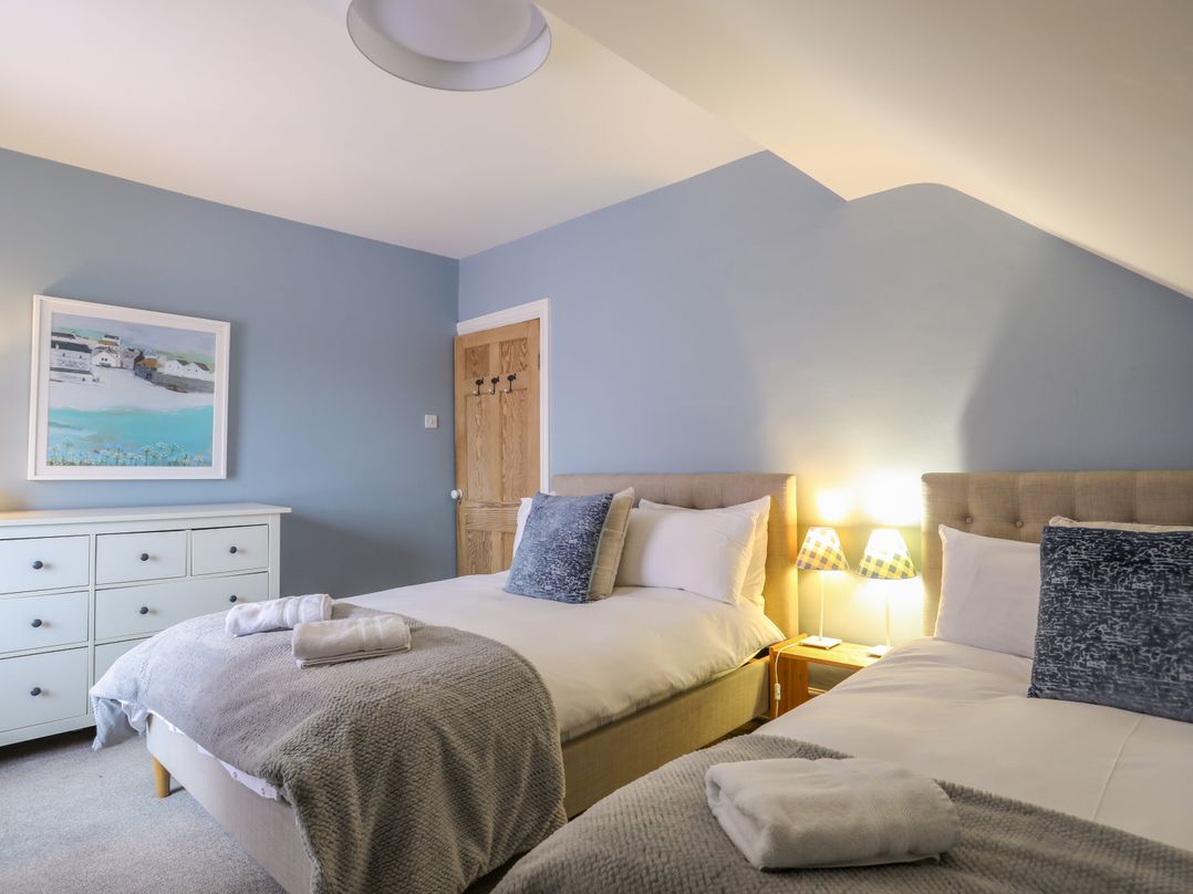 Min Y Mor Trearddur Bay