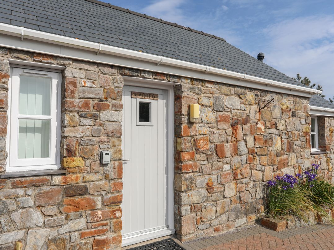 Tyn Towyn - Bwthyn Carreg