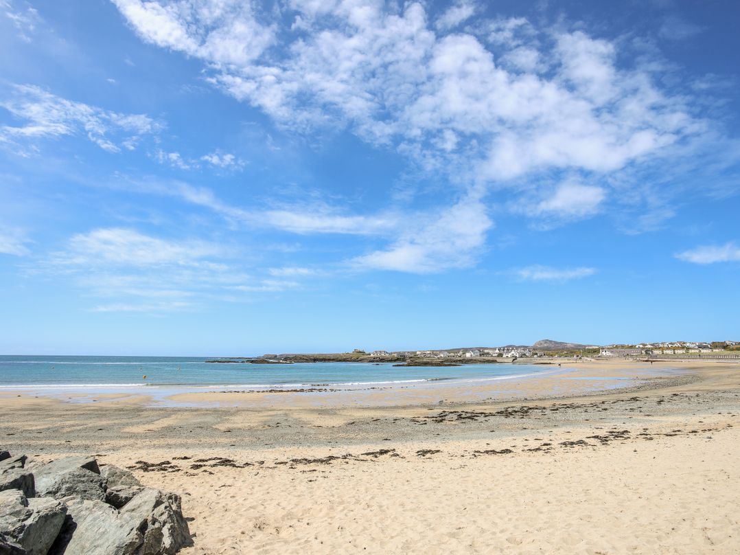 Tyn Towyn - Ty Glas Golau