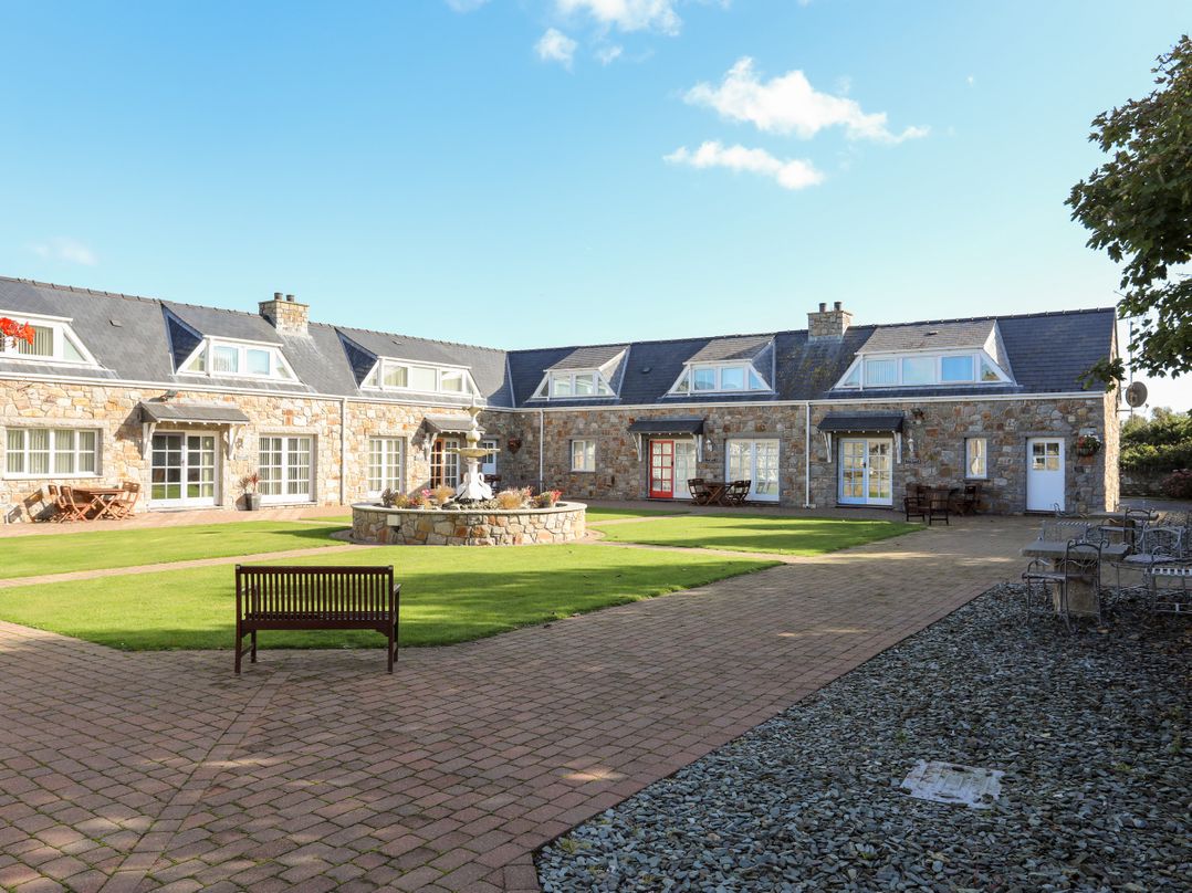Tyn Towyn - Ty Glas Golau