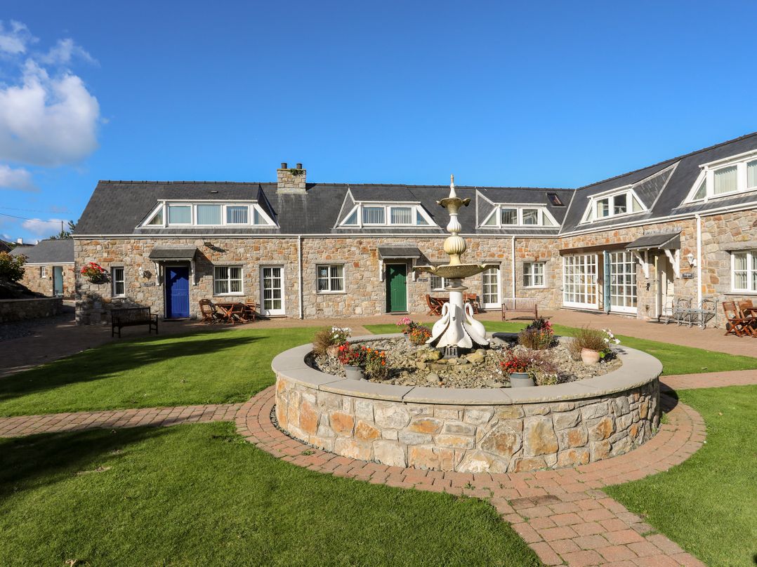 Tyn Towyn - Ty Glas Golau