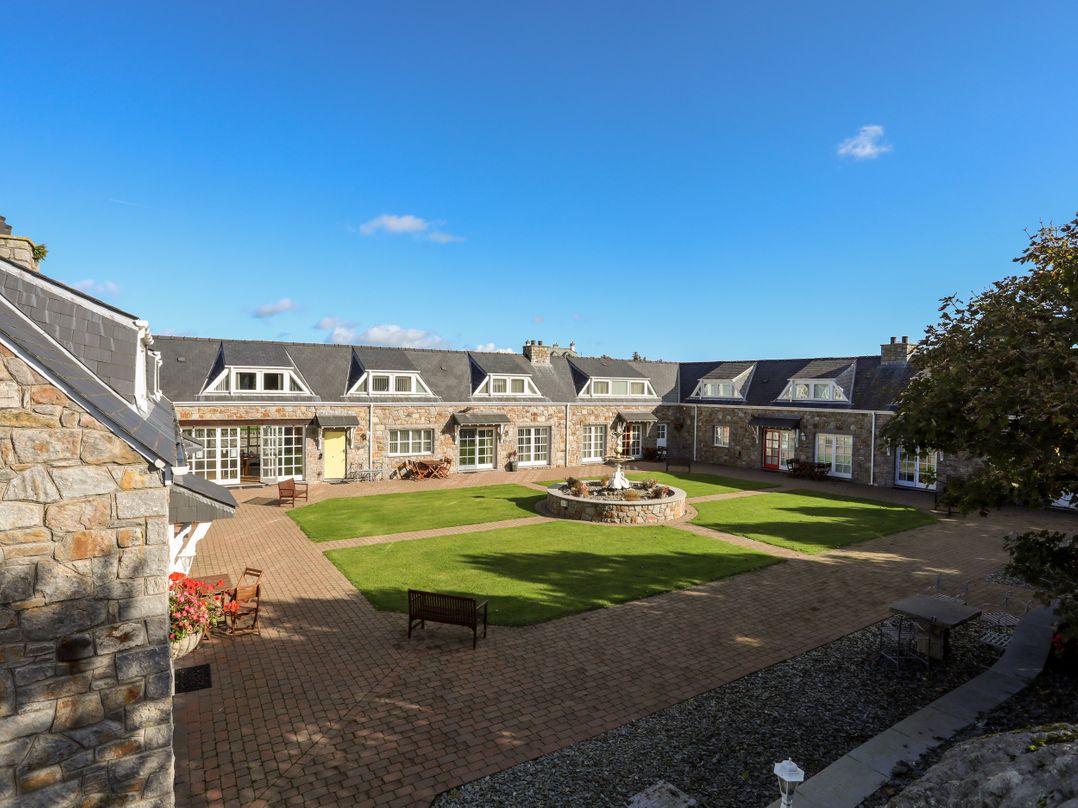 Tyn Towyn - Ty Glas Golau
