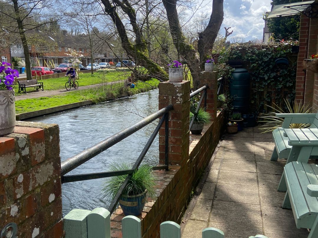 RiverGem - Riverside Coach House