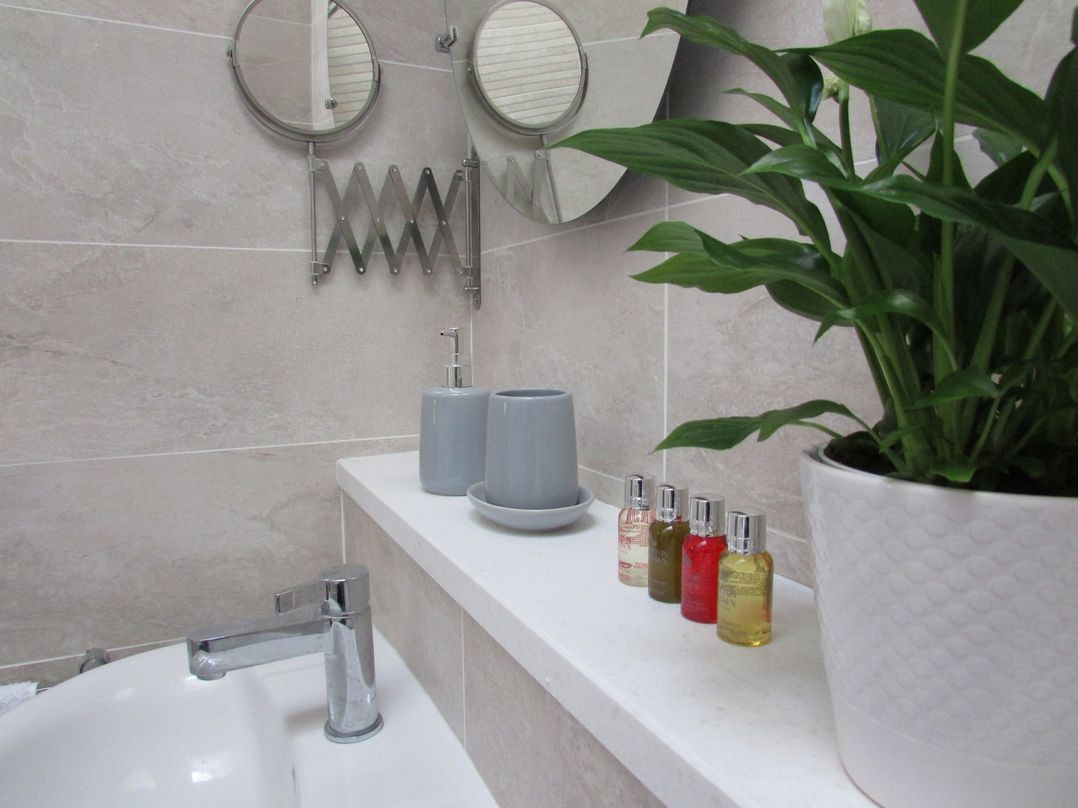 RiverGem - Riverside Coach House