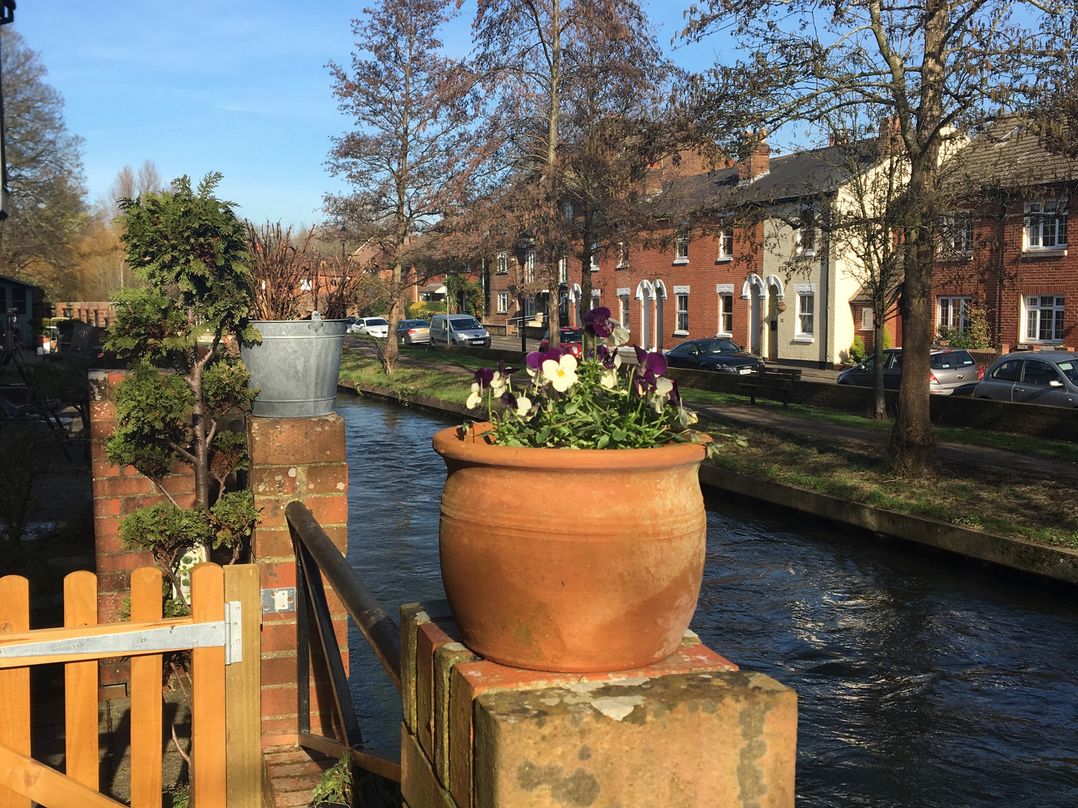 RiverGem - Riverside Coach House