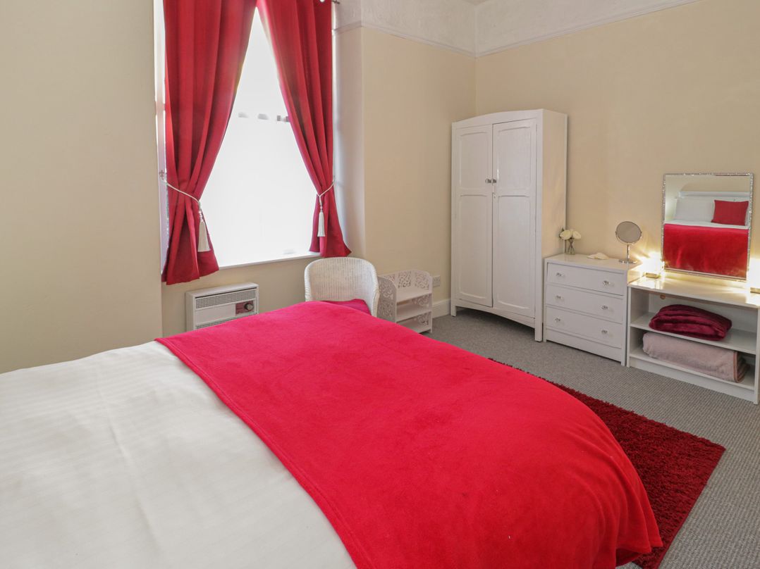 Llys Madoc, First Floor Flat