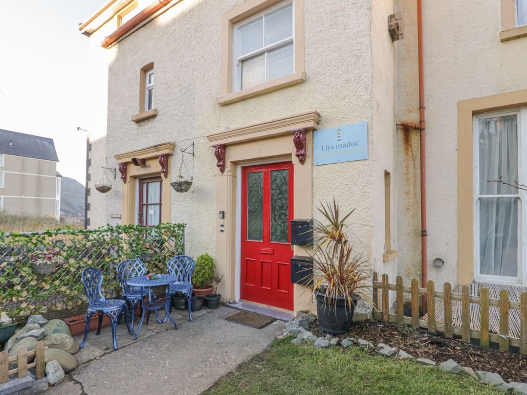 Llys Madoc, First Floor Flat
