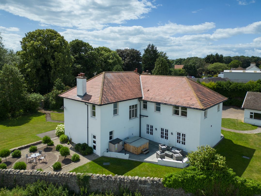 Green End House