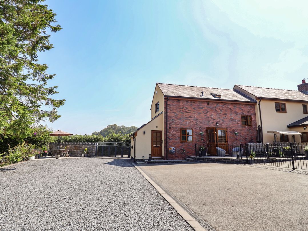 A house with parking area and garden at Ash Farm Cottage in Lixwm near Caerwys